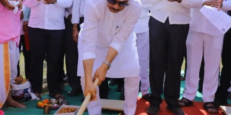 उपमुख्यमंत्री अजित पवार यांच्या हस्ते माळेगाव येथील क्रीडा संकुलाच्या बहुउद्देशीय हॉलचे भूमिपूजन