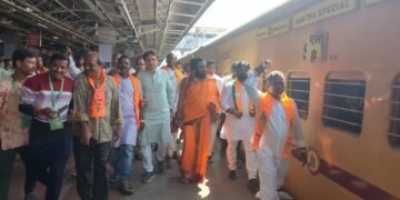 west bengal election : मतदारांना नेण्यासाठी मुंबई ते बंगाल विशेष ट्रेन, भाजपची खेळी..