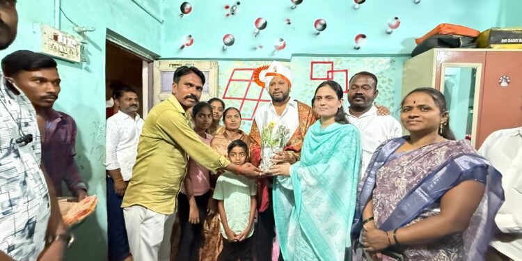 Dr.sujay vikhe surprise dinner visit to shirdi Dr.Arane